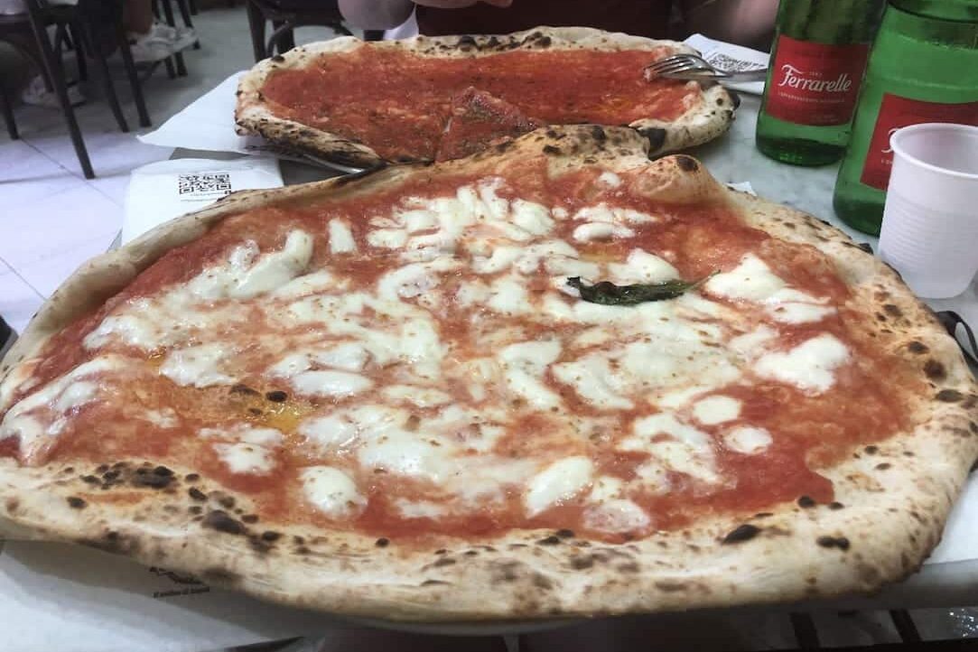 Pizza in Naples e1726190554248